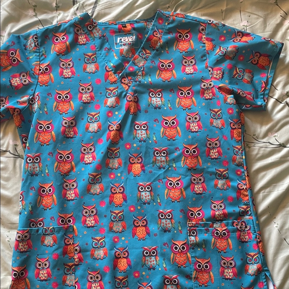 Revel Women’s Teal Owl-Print Scrub Top